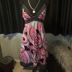 Pink and black vintage 70s mini dress with polka dots #polkadot
